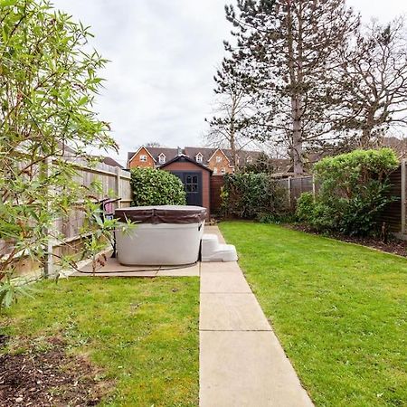 One Bedroom Apartment, Driveway, Bracknell Centre ภายนอก รูปภาพ